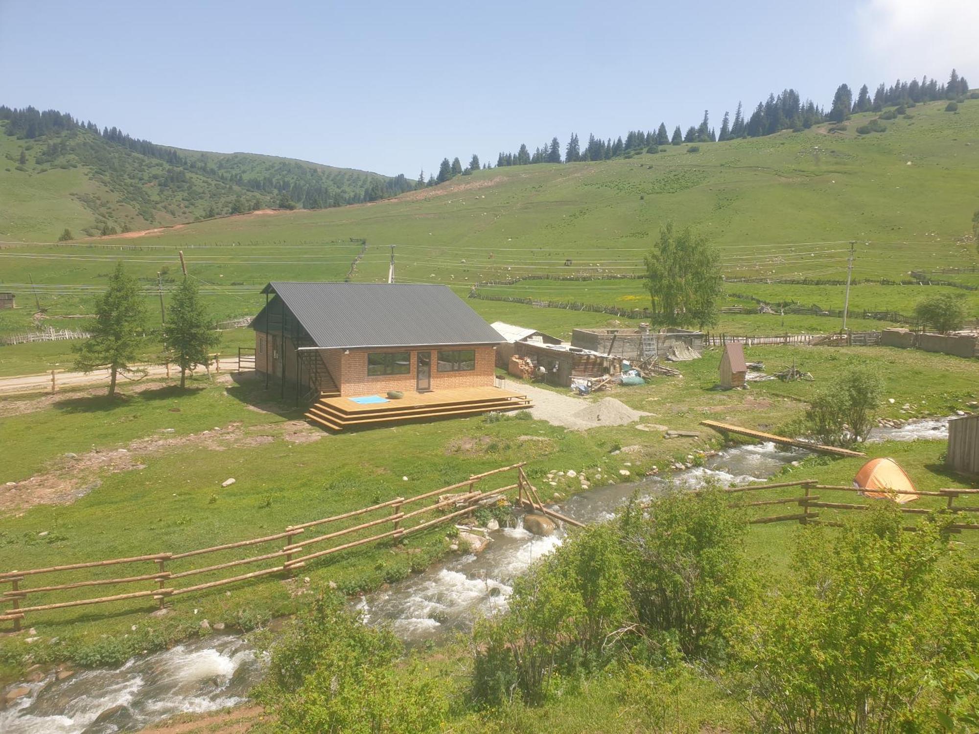 Mine Hostel Dzhergalan Jyrgalan Extérieur photo